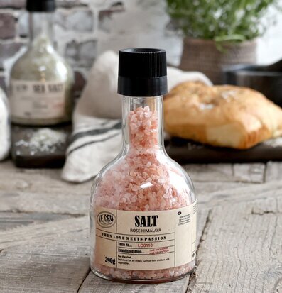 LE CRU Rose Himalaya Kvarn från Le Cru på rustikt träbord