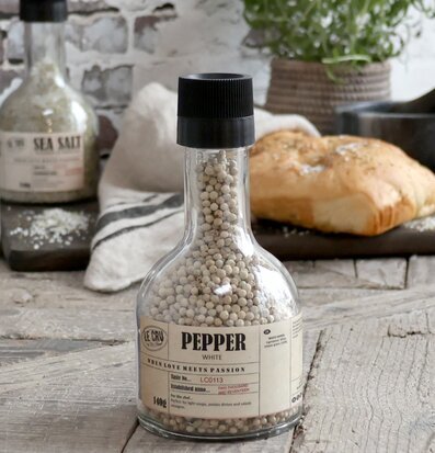 LE CRU Vitpeppar Kvarn från Le Cru i ett hemtrevligt kök