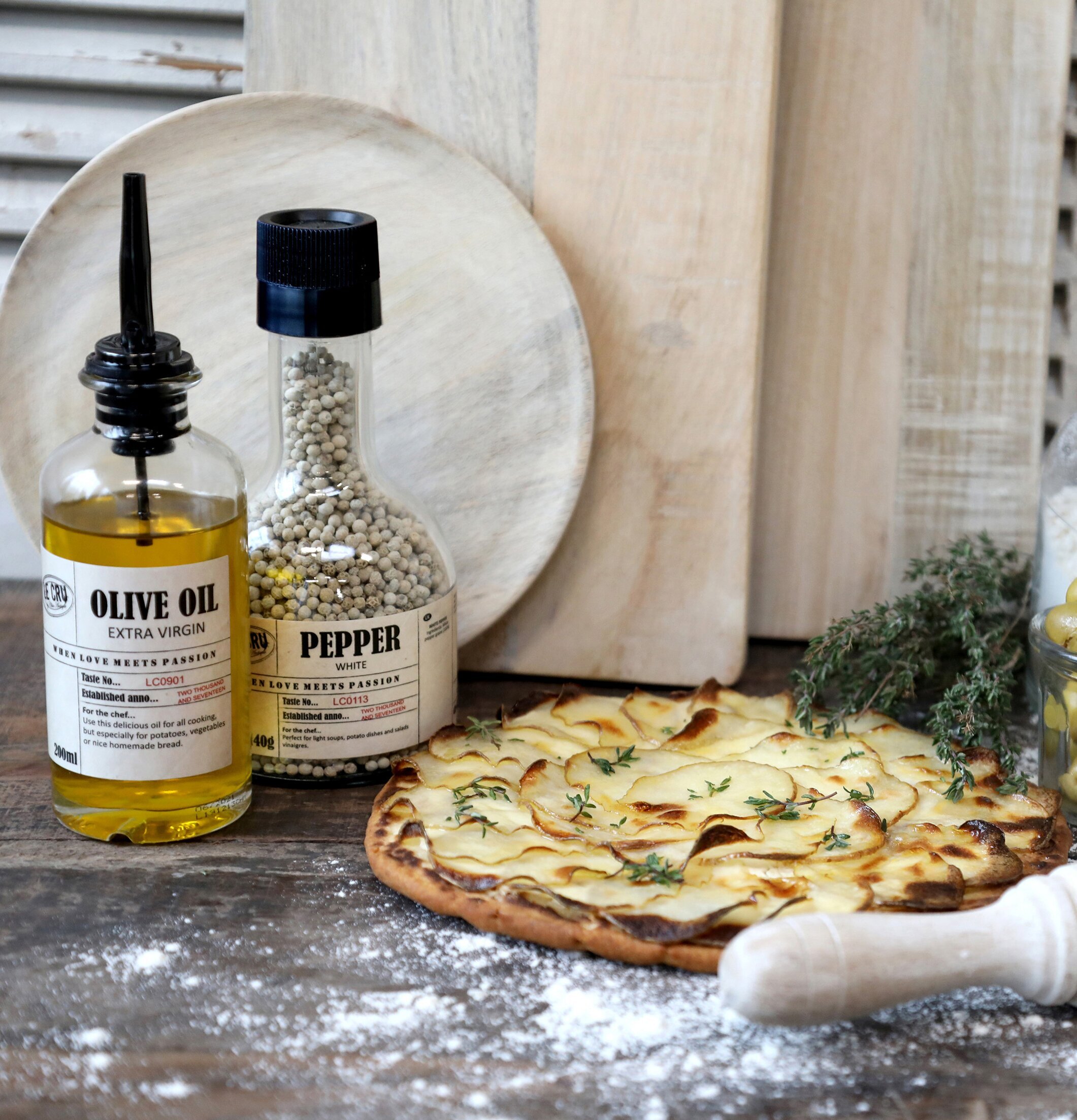 LE CRU Olivolja extra Virgin från Le Cru i rustikt kök