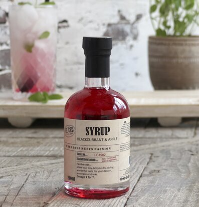 LE CRU Sirap Svartvinbär & Äpple från Le Cru i glasflaska