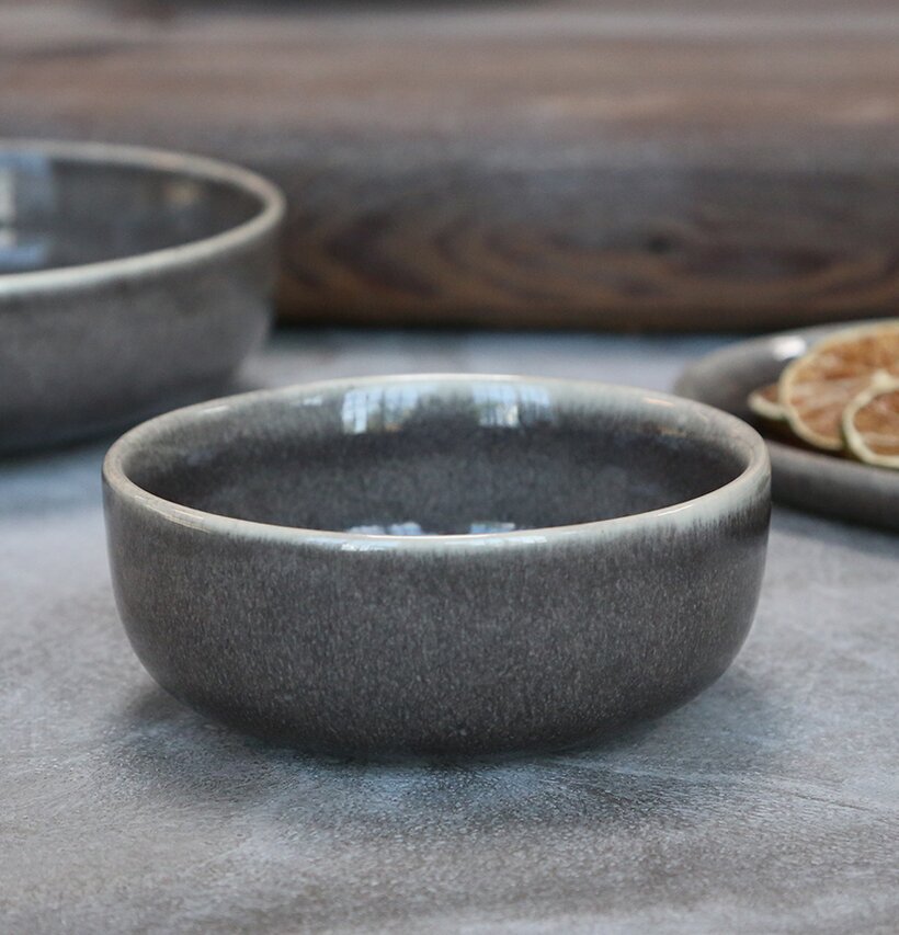 Skål Grå Calais från Chic Antique på ett stilrent dukat bord