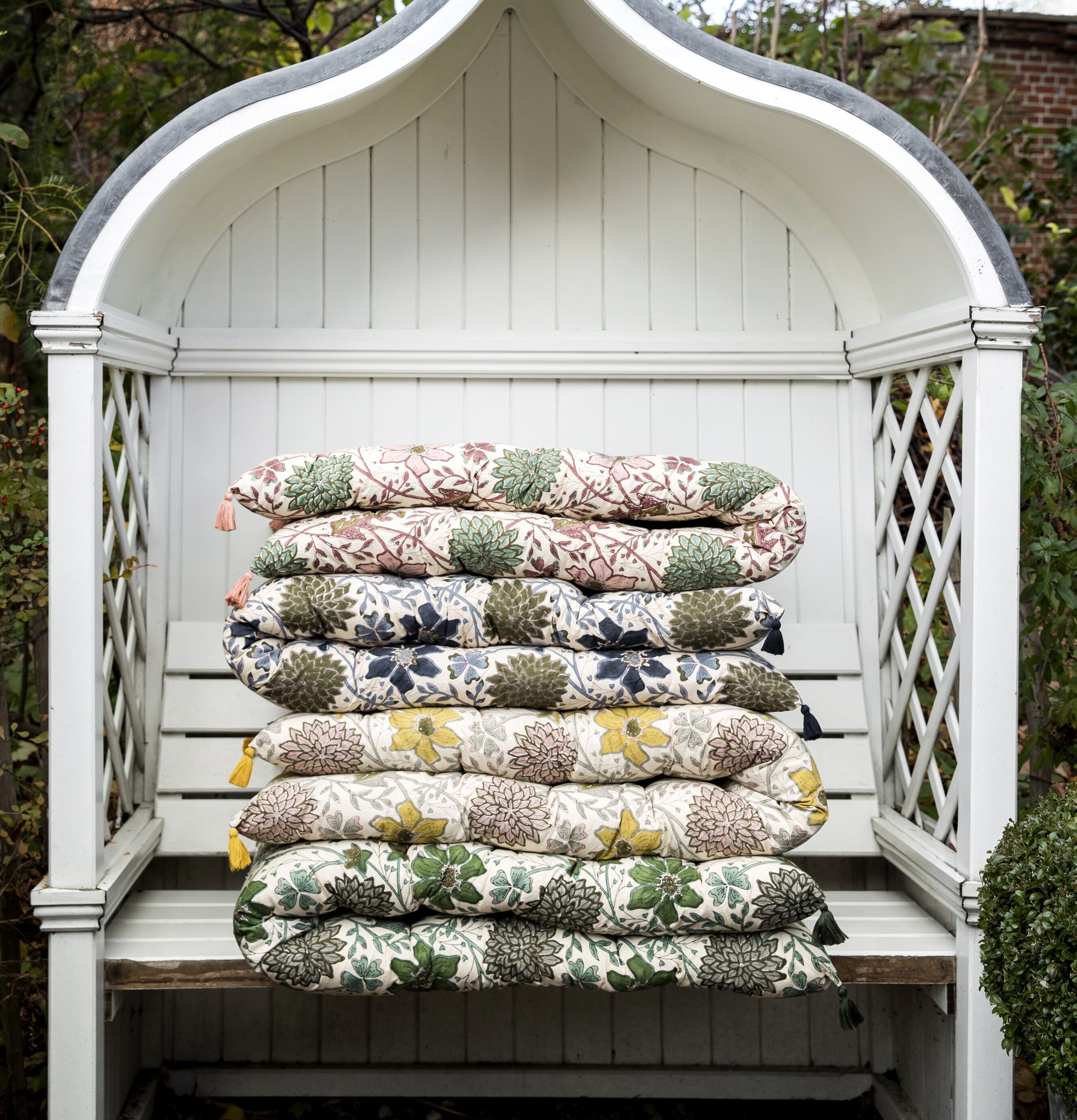 Madrass Sitapur Moss 180 cm från Bungalow i trädgårdsmiljö