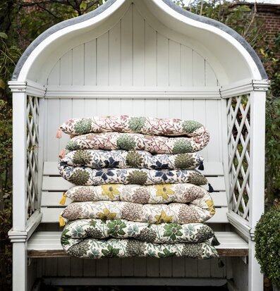 Madrass Sitapur Moss 180 cm från Bungalow i trädgårdsmiljö