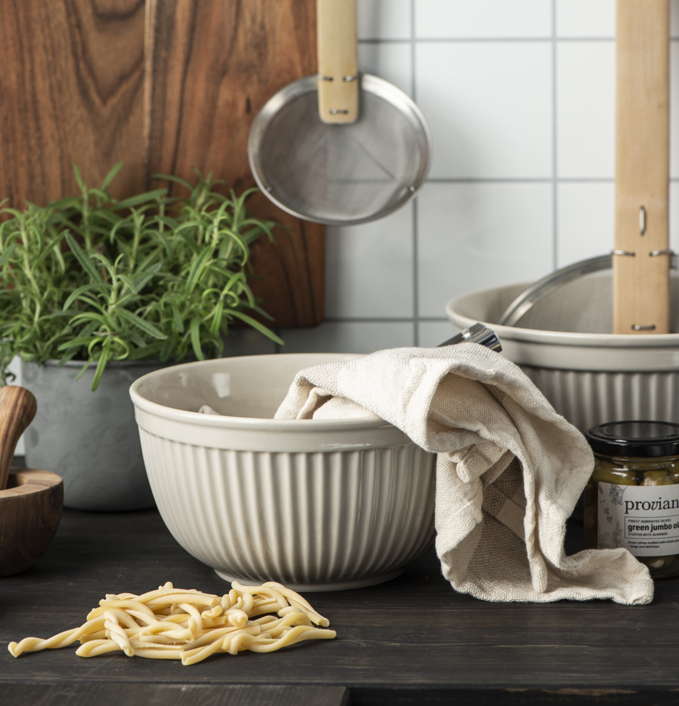 Skålset Mynte Butter Latte från IB Laursen i köksmiljö