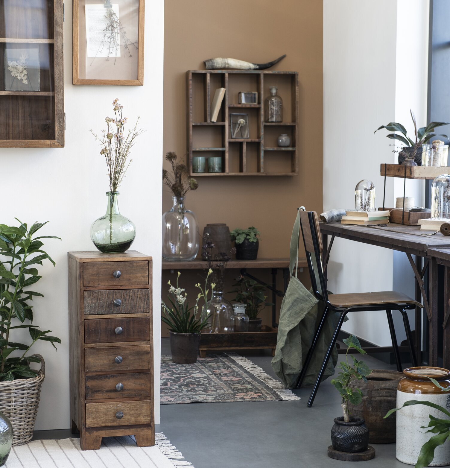 Byrå 6 Lådor Unika från IB Laursen med rustik träfinish