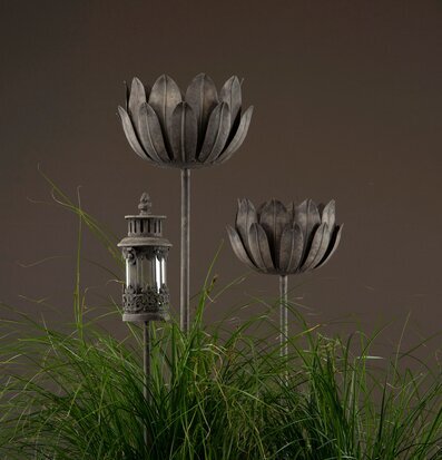 Bild av stämningsfull inredning med naturlig elegans