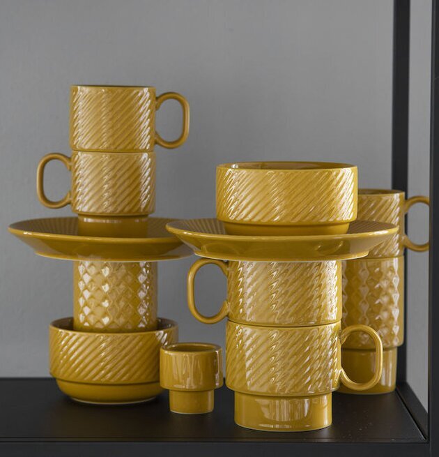 Coffee & More Temugg Gul från Sagaform på svart hylla
