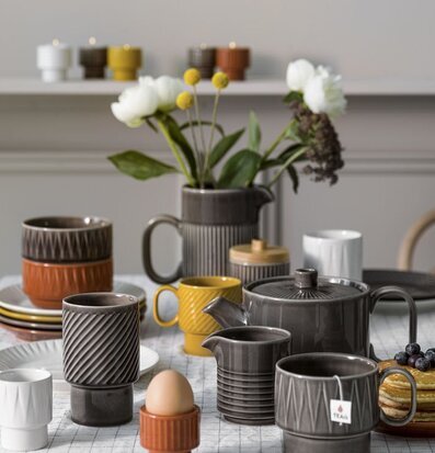 Ljuskopp/Äggkopp Coffee & More Grå från Sagaform på matbord