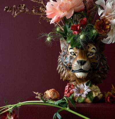 Vas Flower & Tiger från By ON i form av ett tigerhuvud