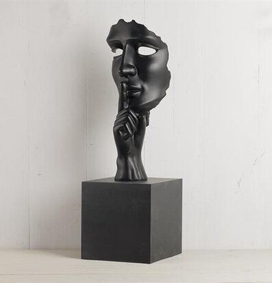 Ansikte Svart Podium från Multi Agentur, svart skulptur