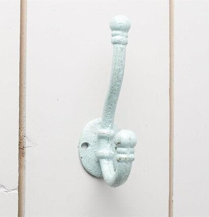 Krok Mintgrön Metall från Multi Agentur på ljus träpanel