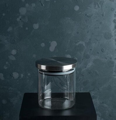 Foto av stilfull glasburk med rostfritt stållock