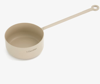 Decilitermått Beige Metall från Ernst på vit bakgrund