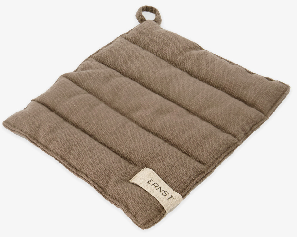 Grytlapp Mullvad från Ernst i mullvadsgrå med quiltad yta