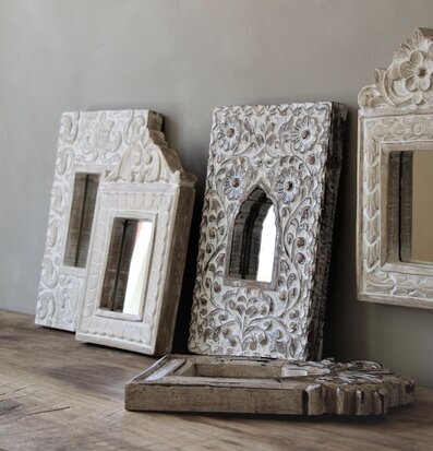 Spegel Lilium - Majas Cottage med snirklig, antik träram