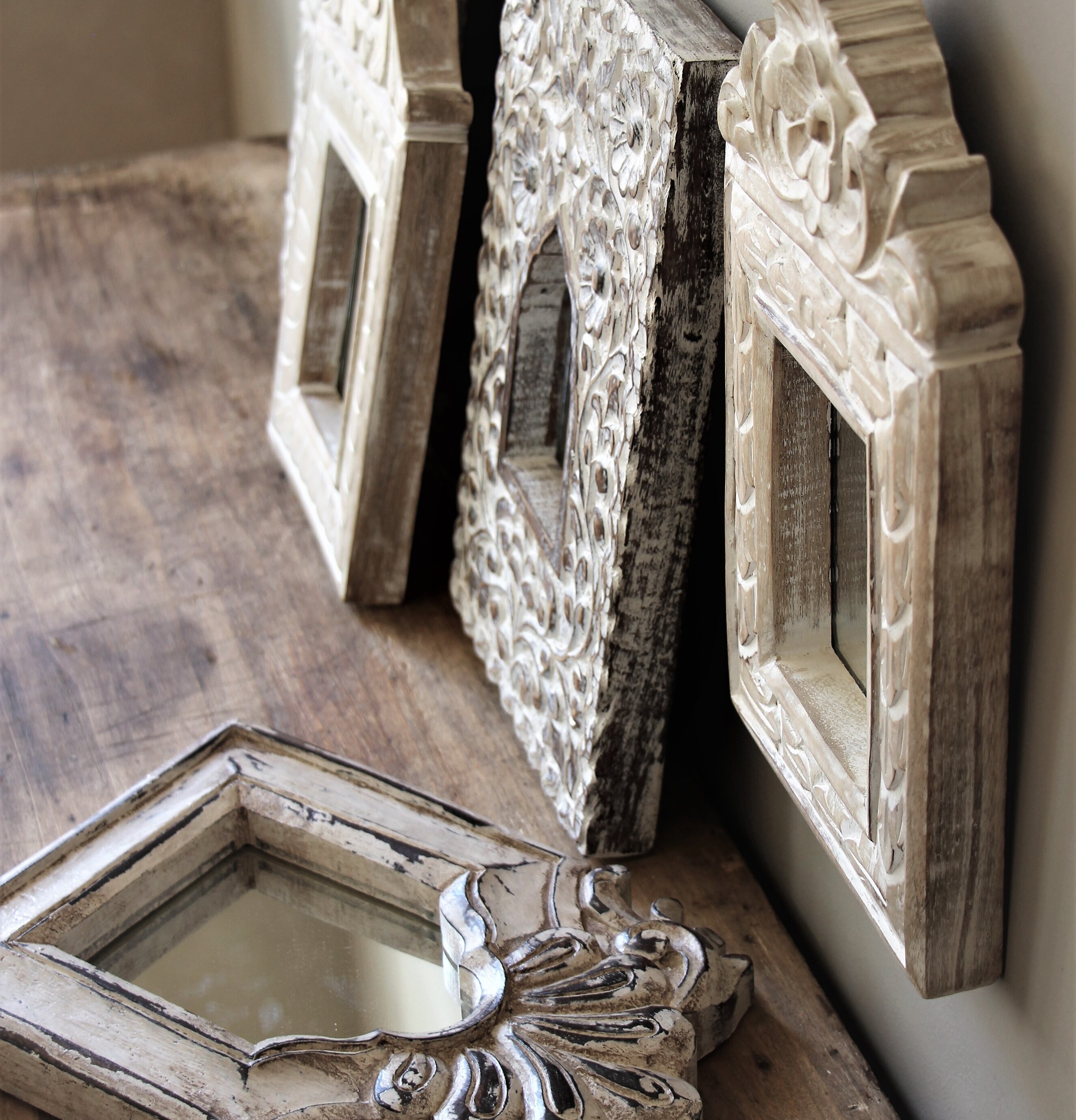 Spegel Lilia från Majas Cottage med antikvit träram