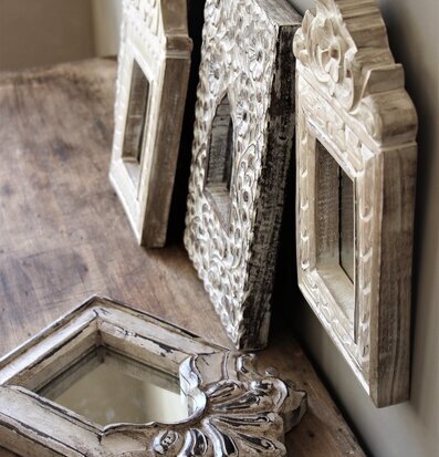 Spegel Lilia från Majas Cottage med antikvit träram