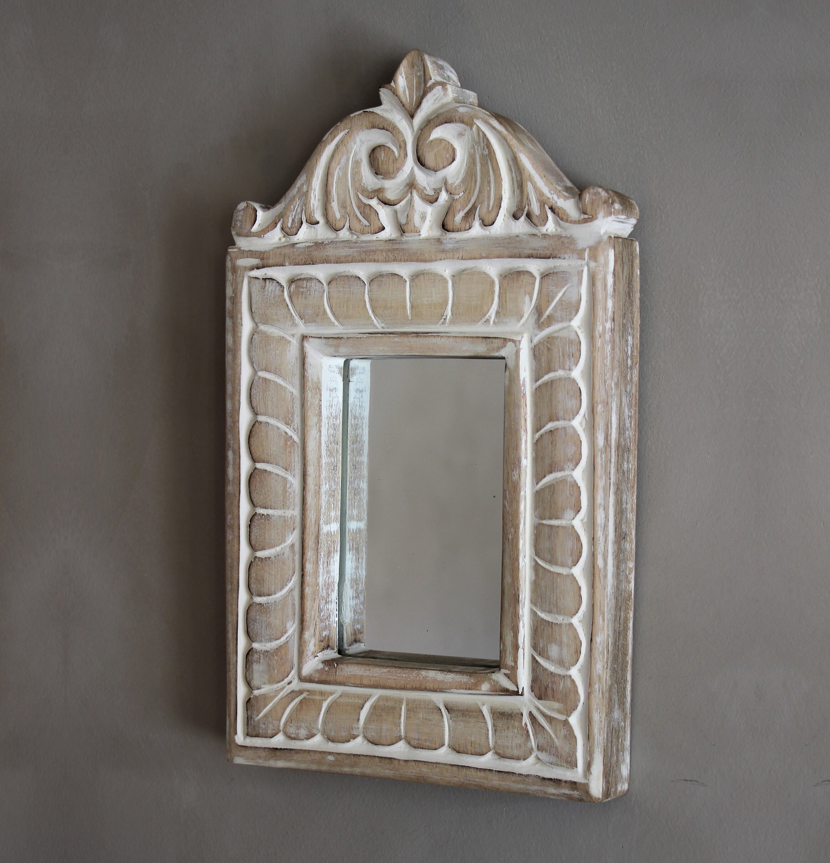 Spegel Folium - Majas Cottage med dekorativt snidverk