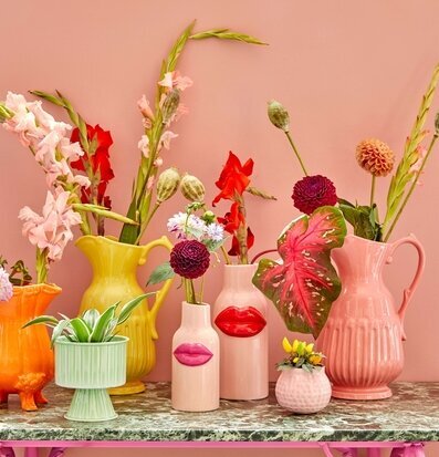 Kanna Keramik Dusty Rose Large från Rice på marmoryta