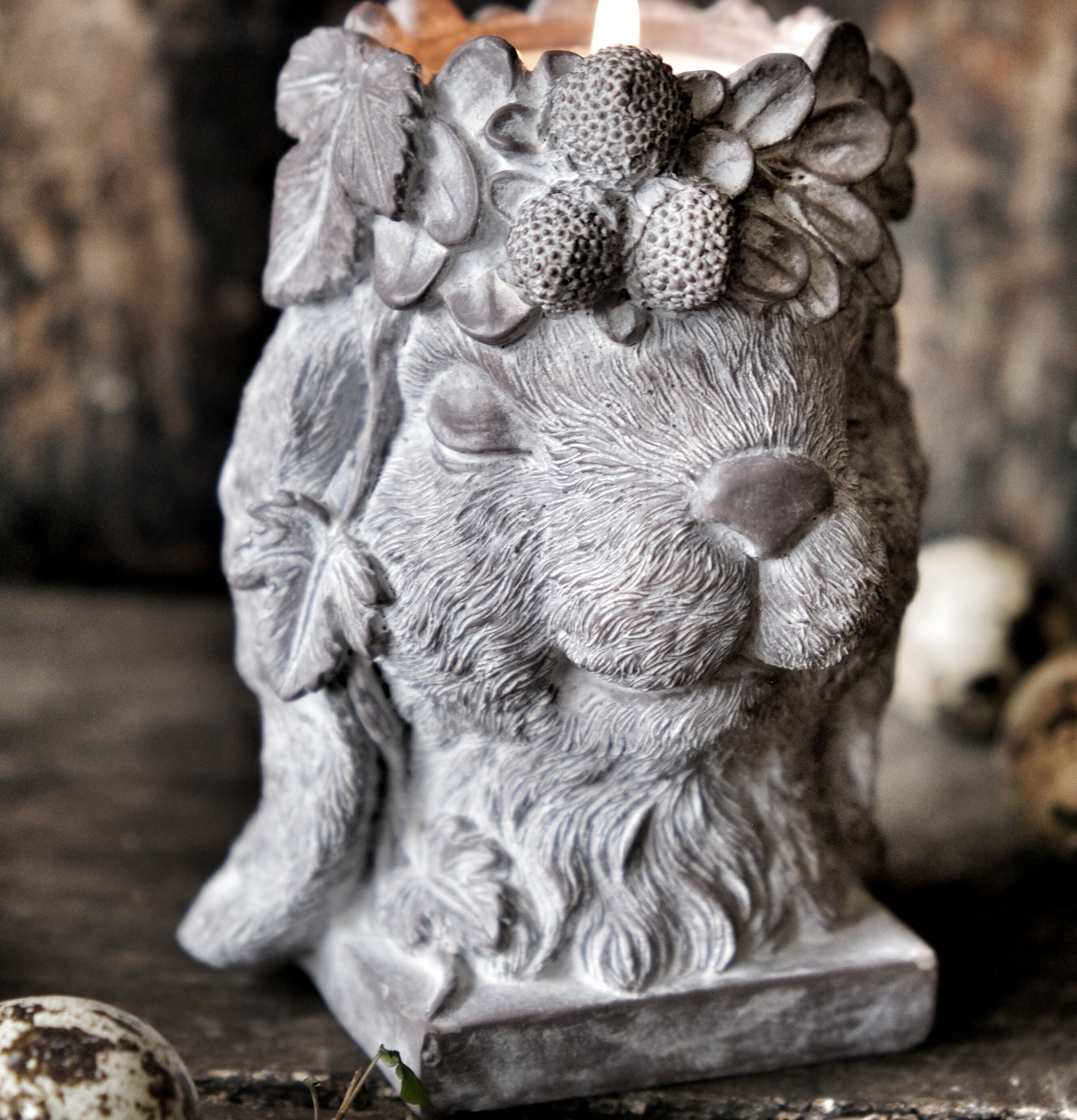 Ljushållare Ms Floral Bunny från Majas Cottage med blommor