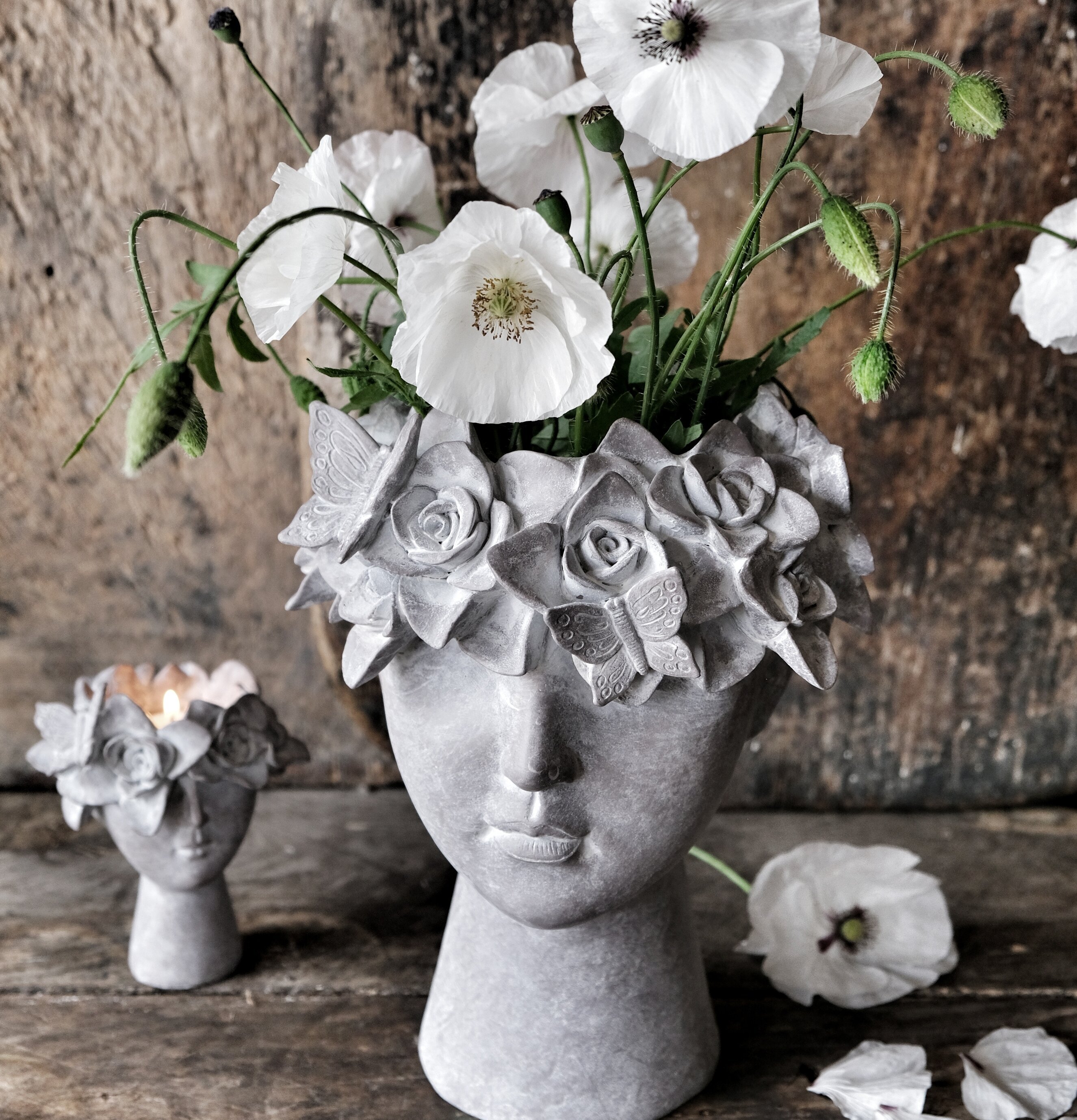 Kruka Madame Floral från Majas Cottage med blommor och fjärilar