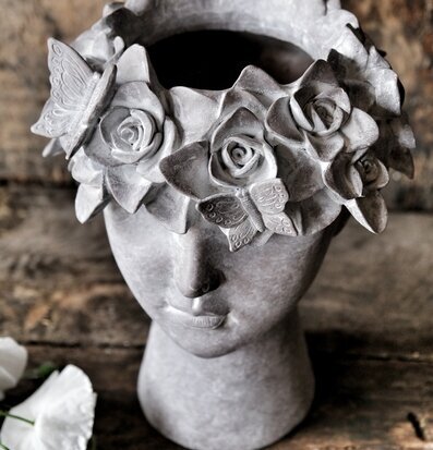 Kruka Madame Floral från Majas Cottage med rosor och fjärilar