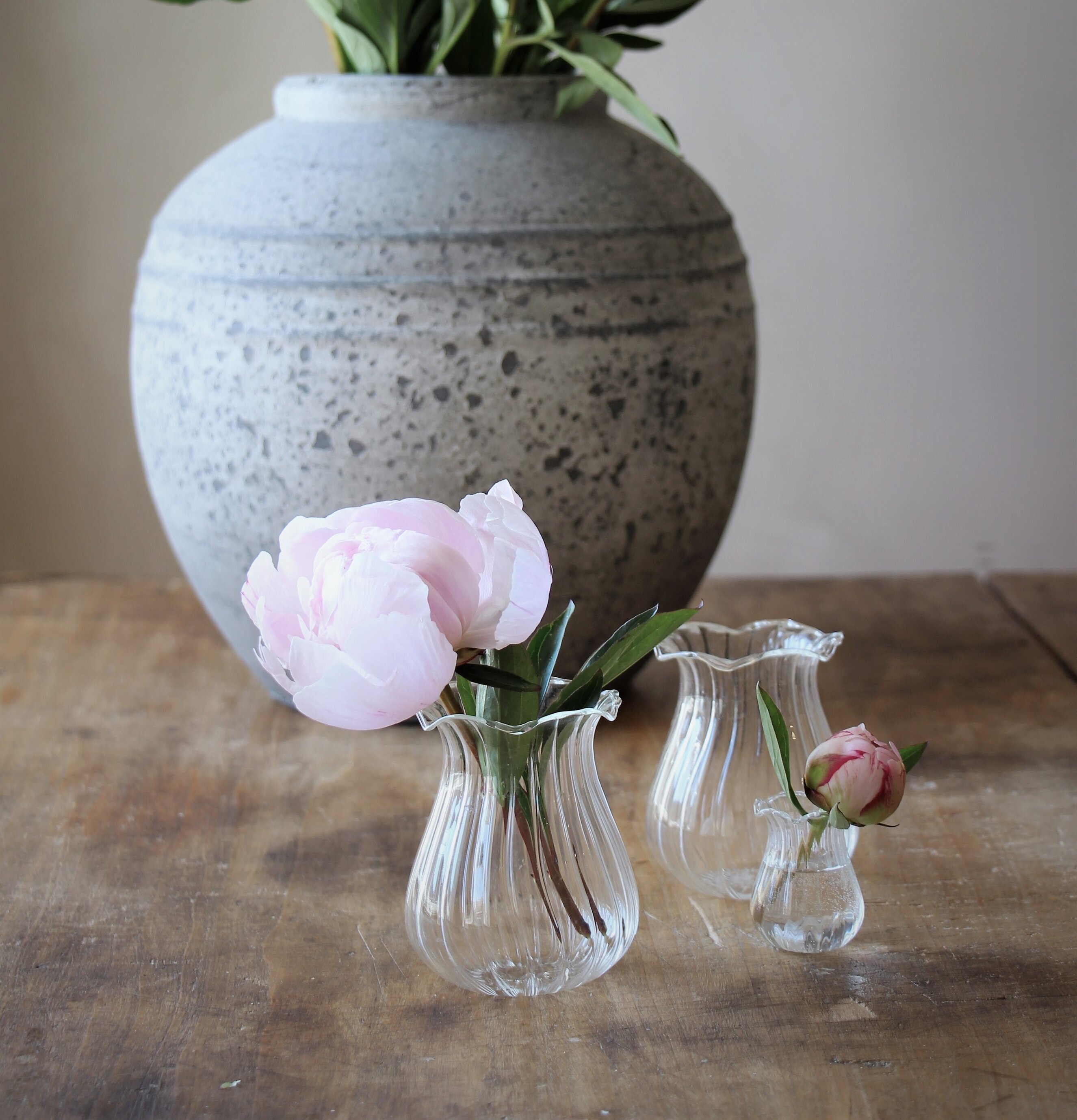 Peony Glasvas Klarglas från Majas Cottage med pionblomma