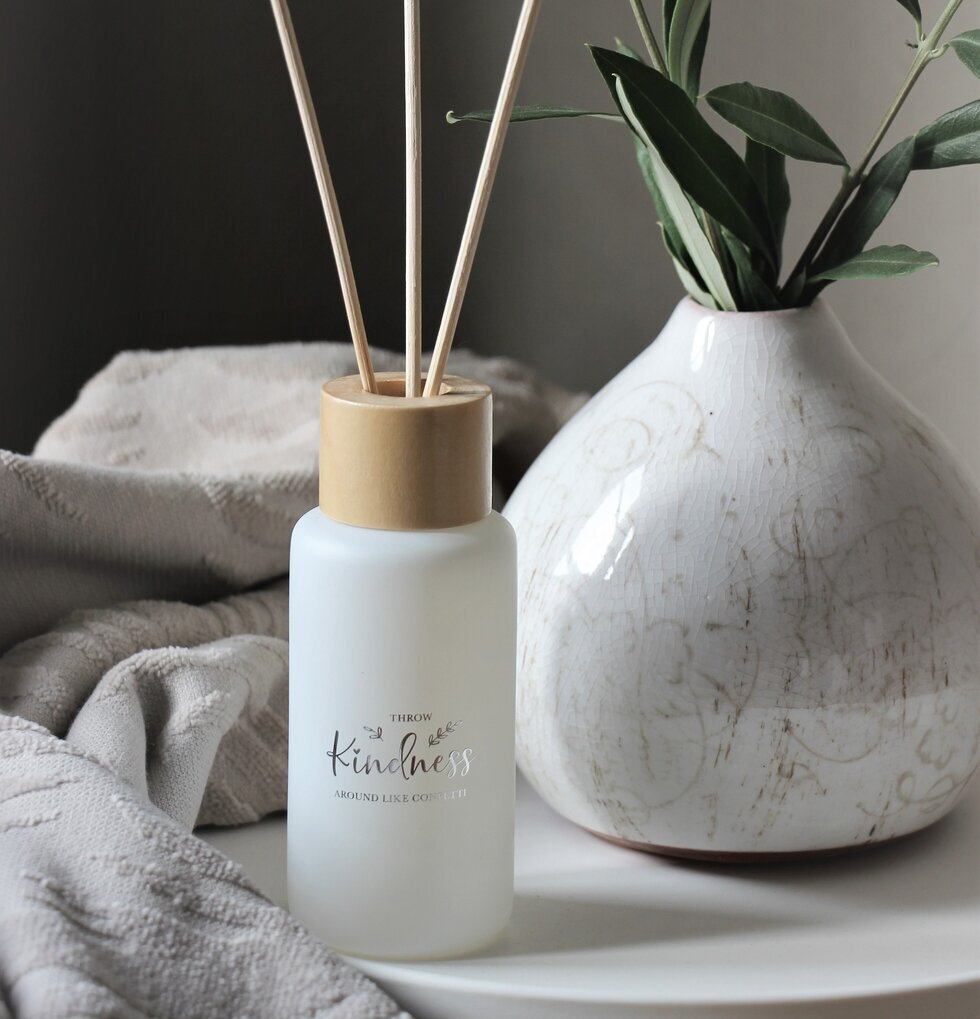 Doftpinnar Throw Kindness Around - Jasmine & Cucumber från Majas Cottage