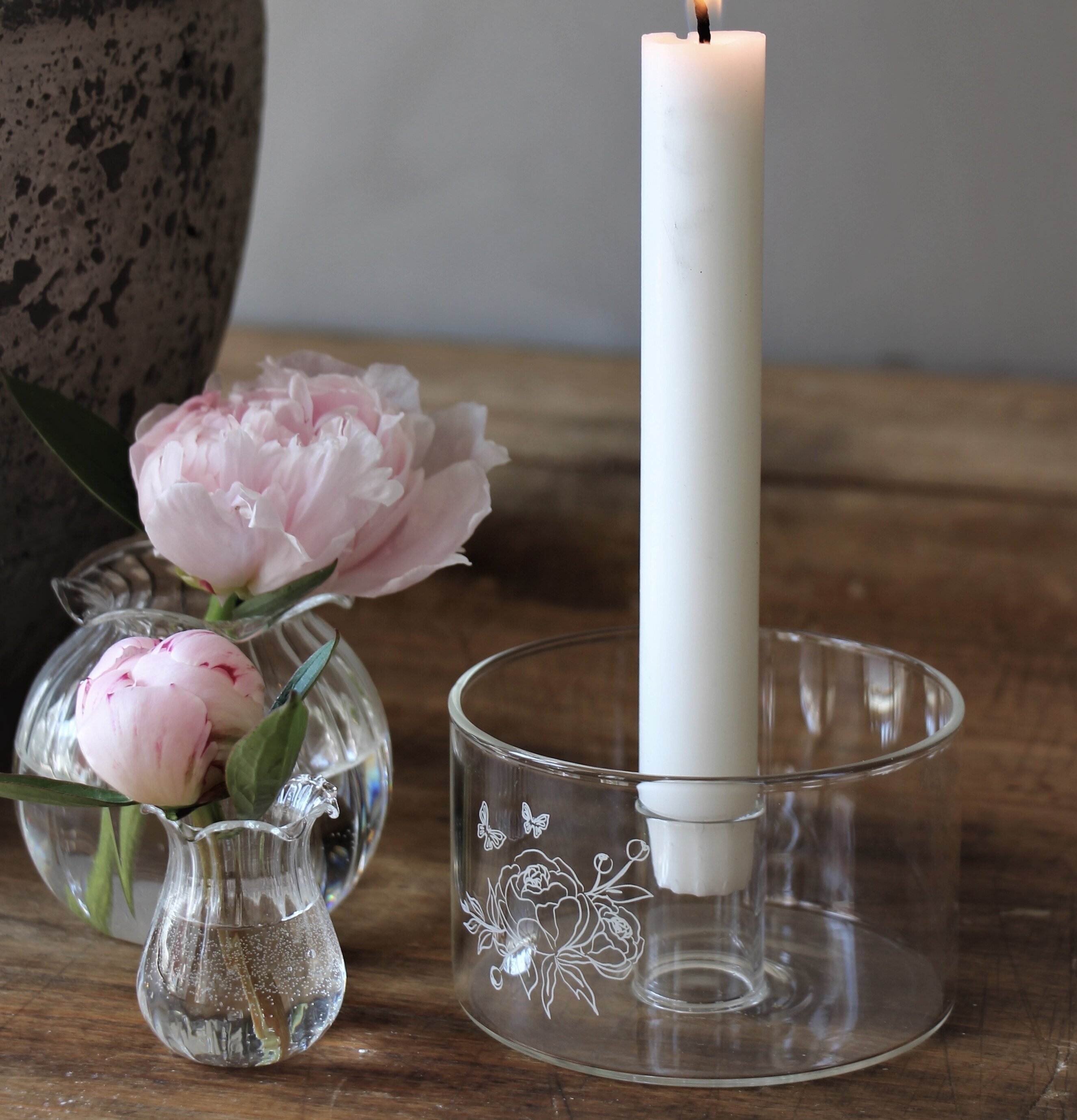 Bild av stämningsfullt arrangemang med ljuslykta