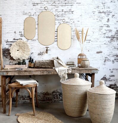 Korg Med Flätat Handtag & Lock från Chic Antique i rum