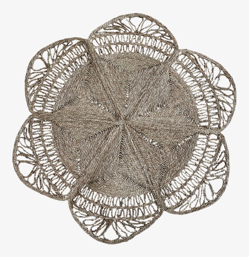 Flätad Matta Sjögräs från Chic Antique i minimalistisk miljö