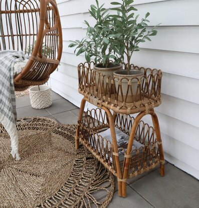 Flätad Matta Sjögräs från Chic Antique på mysig uteplats