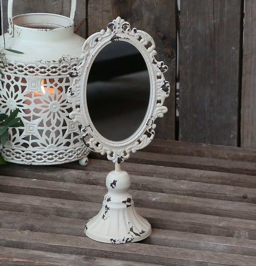 Spegel Med Dekor Creme från Chic Antique på träyta med blommor