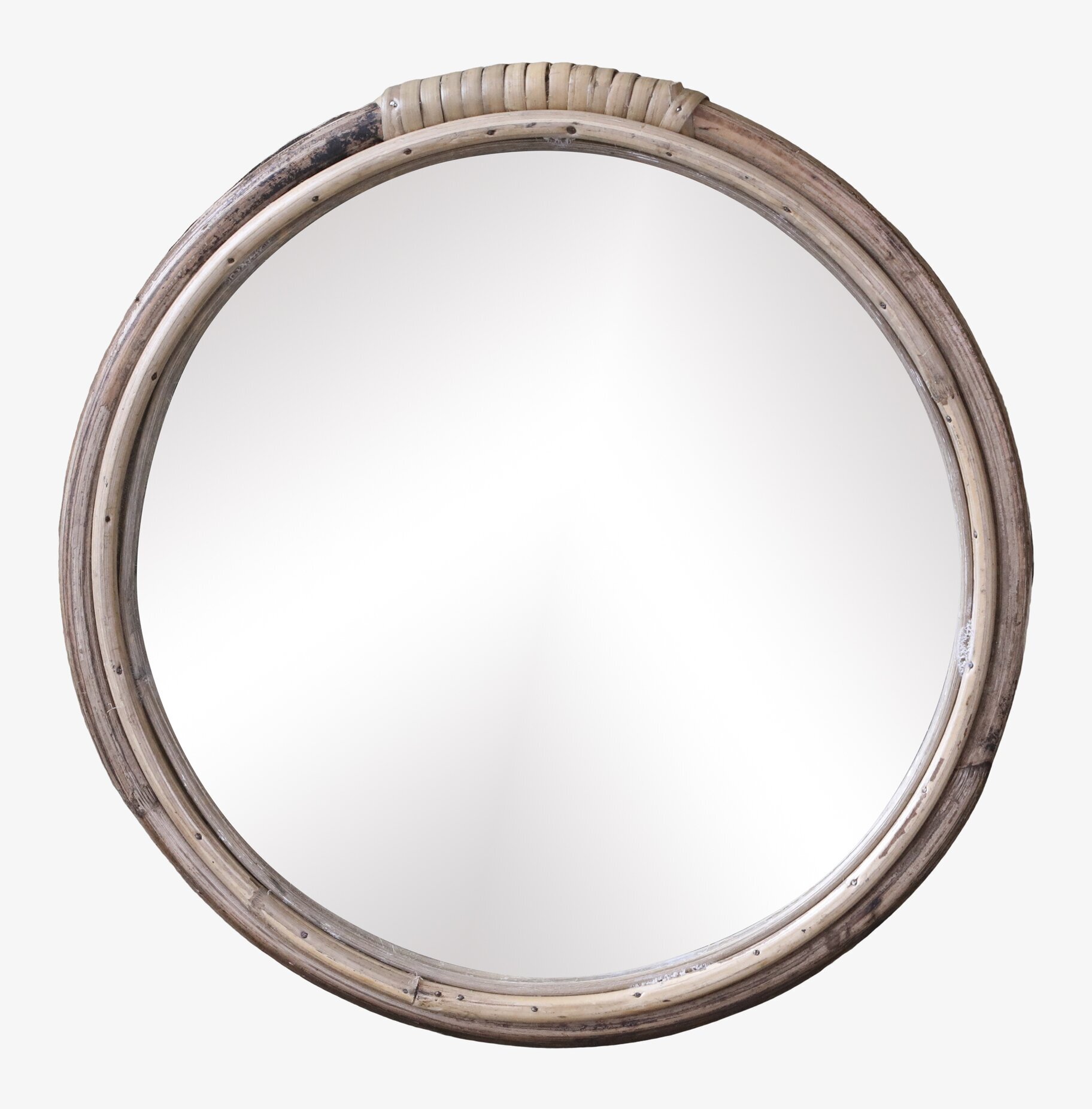 Spegel Med Bamburam från Chic Antique på vit vägg