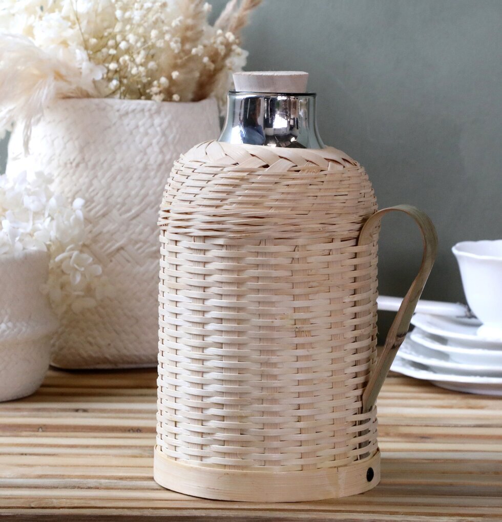 Termos Flätad Bambu Natur från Chic Antique på träbord