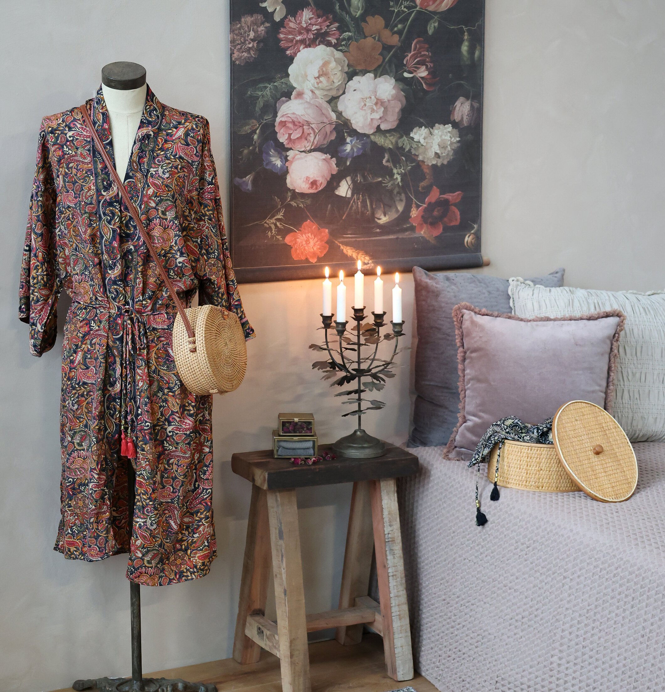 Fransk Ljusstake Antik Mässing från Chic Antique på bord