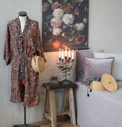 Fransk Ljusstake Antik Mässing från Chic Antique på bord