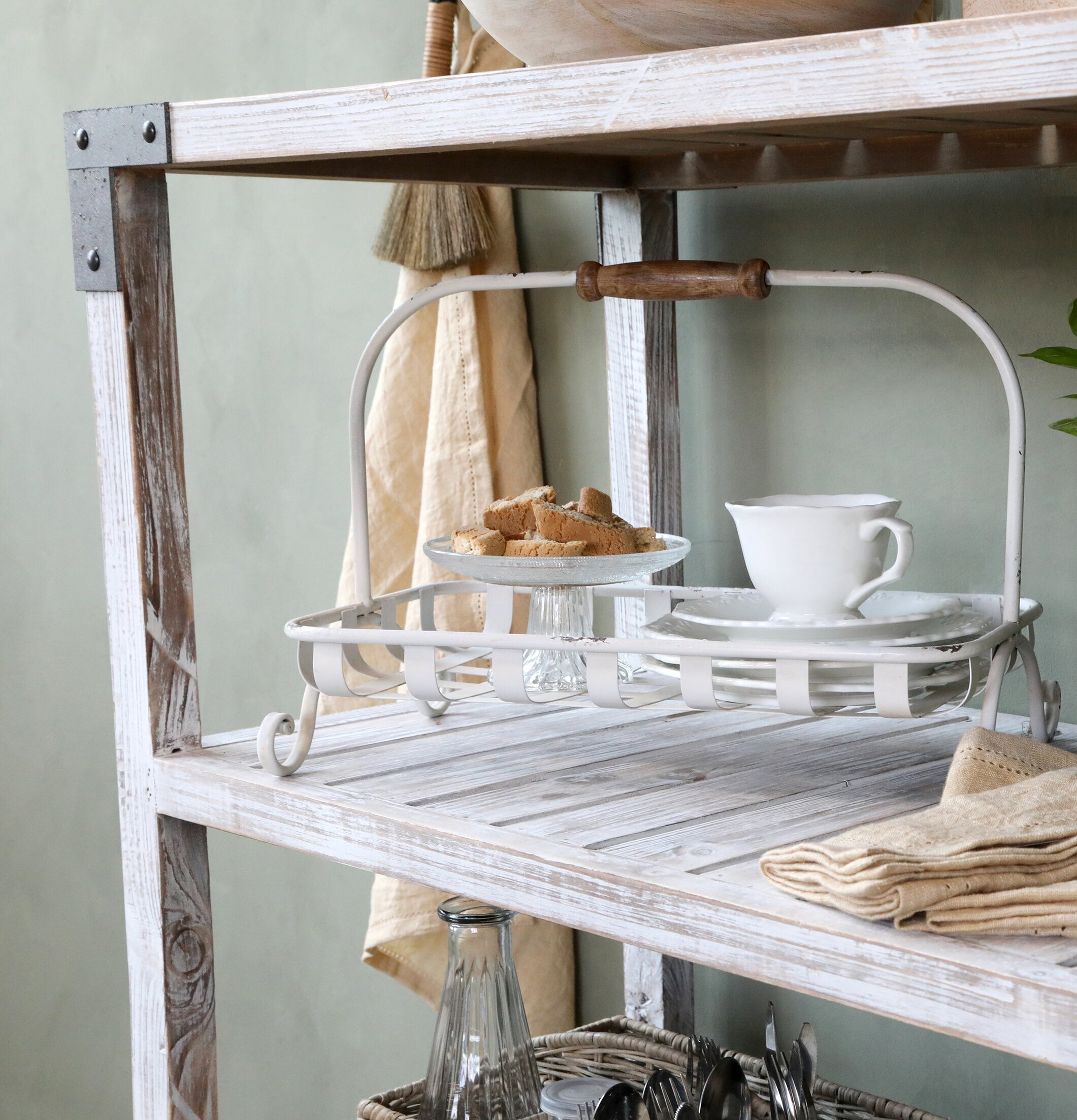 Kakfat Glas Med Mönster från Chic Antique på rustik hylla