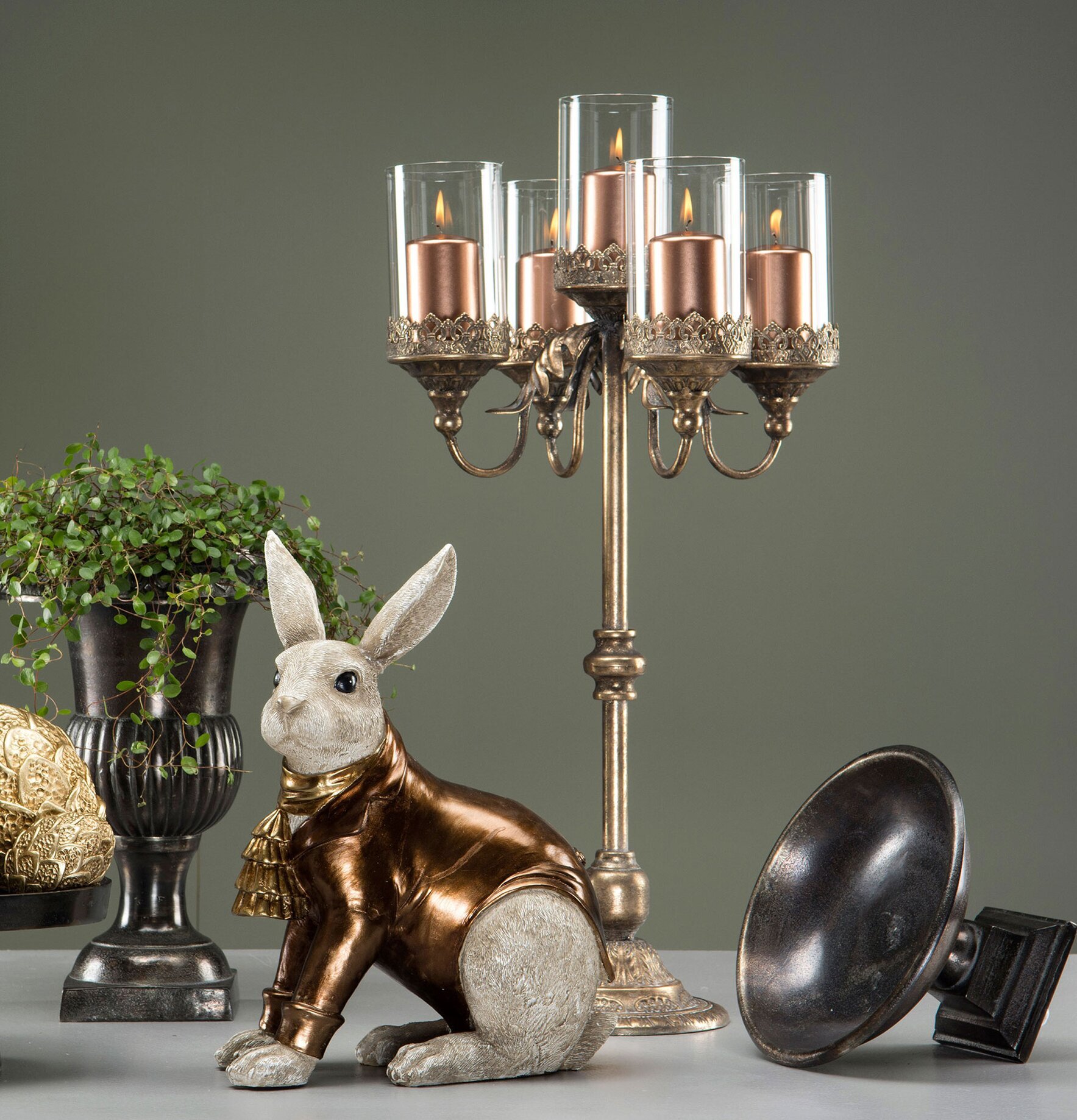 Kanin Brons Poly från A Lot Decoration i elegant miljö