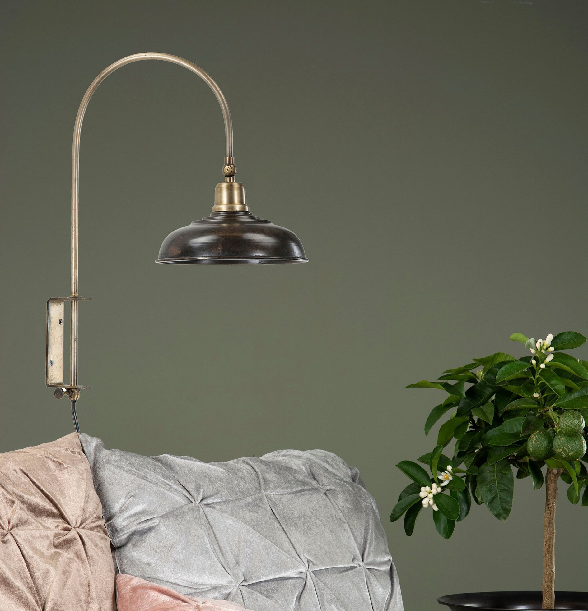 Vägglampa Noa Antik Brun från A Lot Decoration på vägg