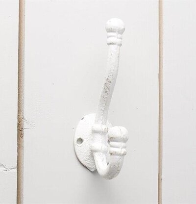 Krok Naturvit Metall från Multi Agentur på vit väggpanel