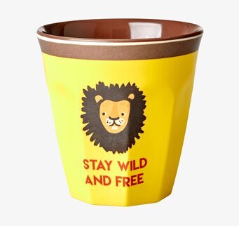 Bild av livfull mugg med lejonmotiv och text