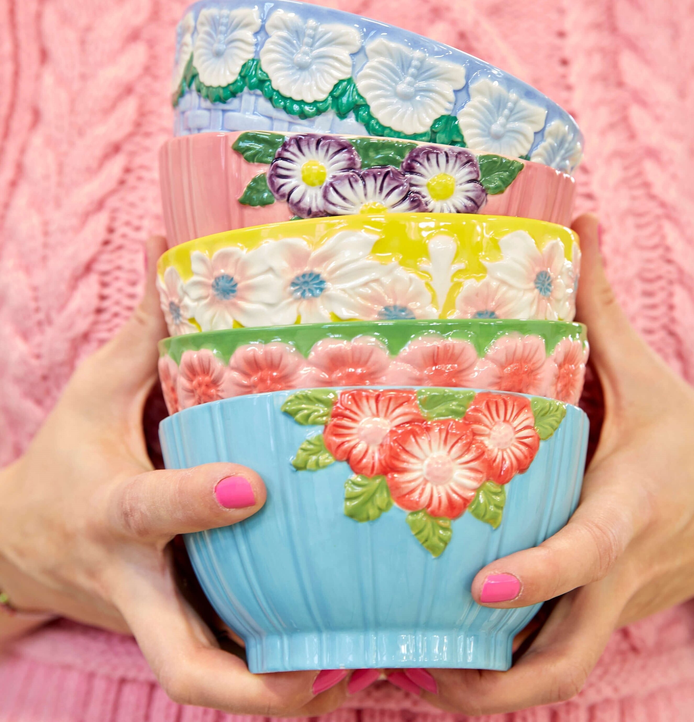 Skål Keramik Pink Flower Design från Rice i rosa tröja