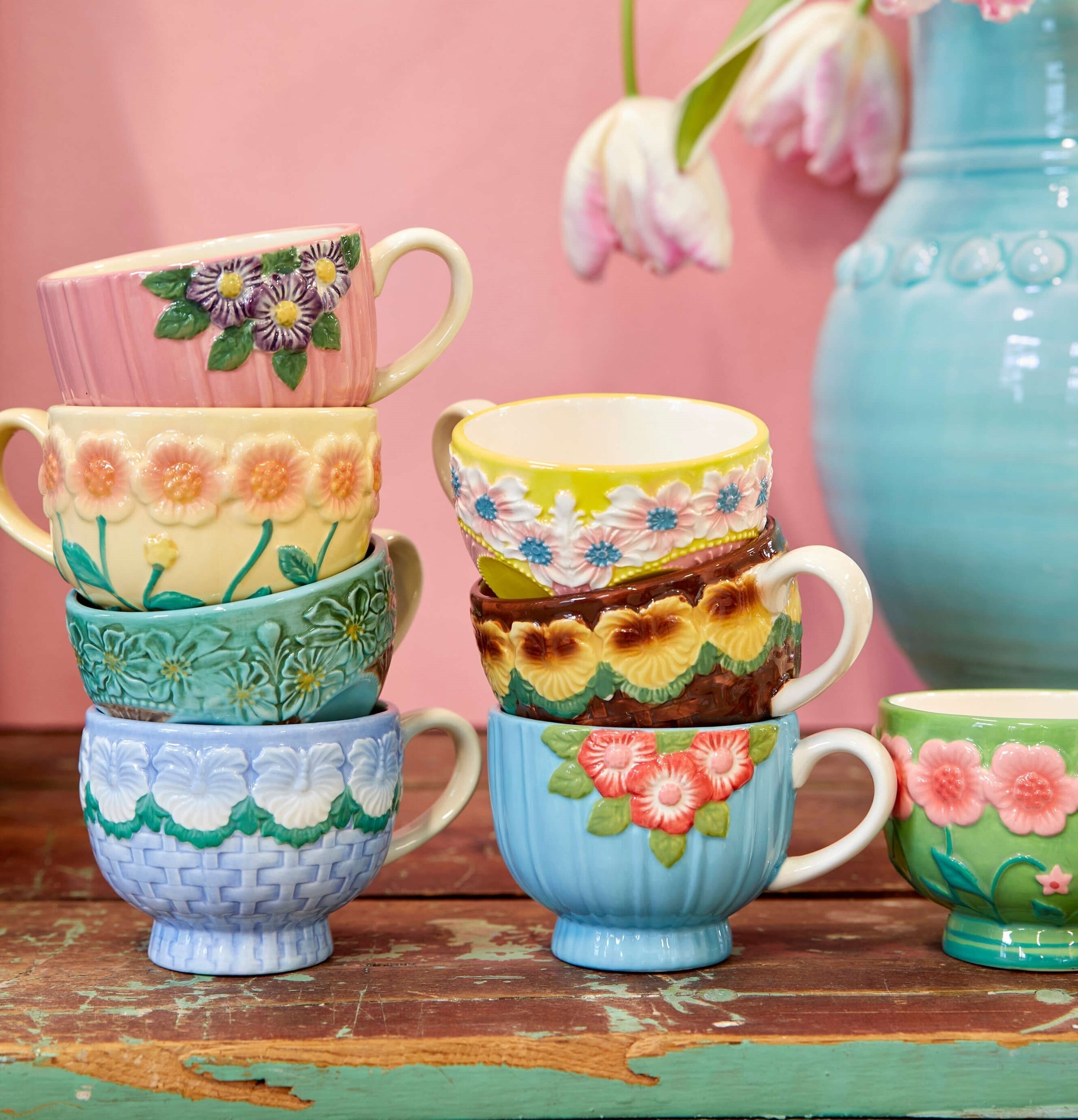 Keramikmugg Blue Flower Design från Rice på rustikt bord