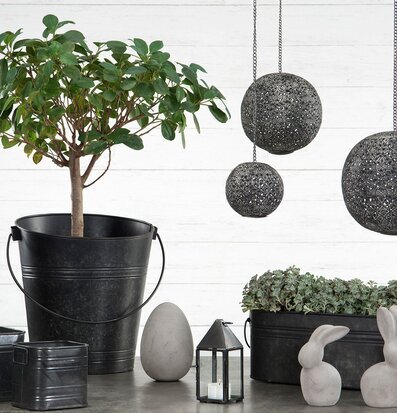 Hink Matt Svart från A Lot Decoration med dekorativa detaljer