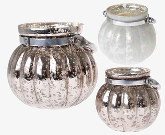 Foto av tre dekorativa ljuslyktor med skimrande ytor