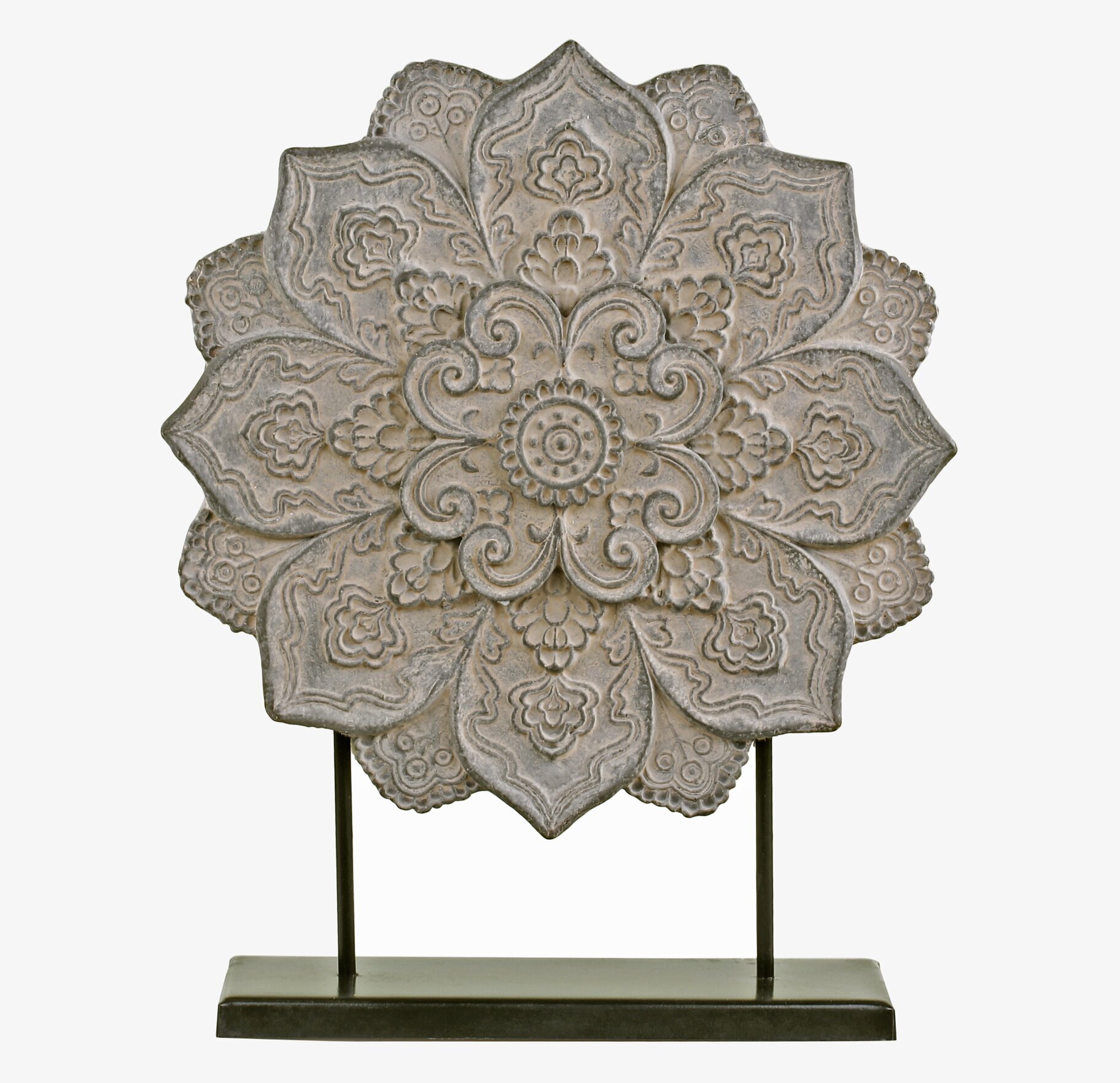 Blomdekor På Stativ från Chic Antique mot neutral bakgrund