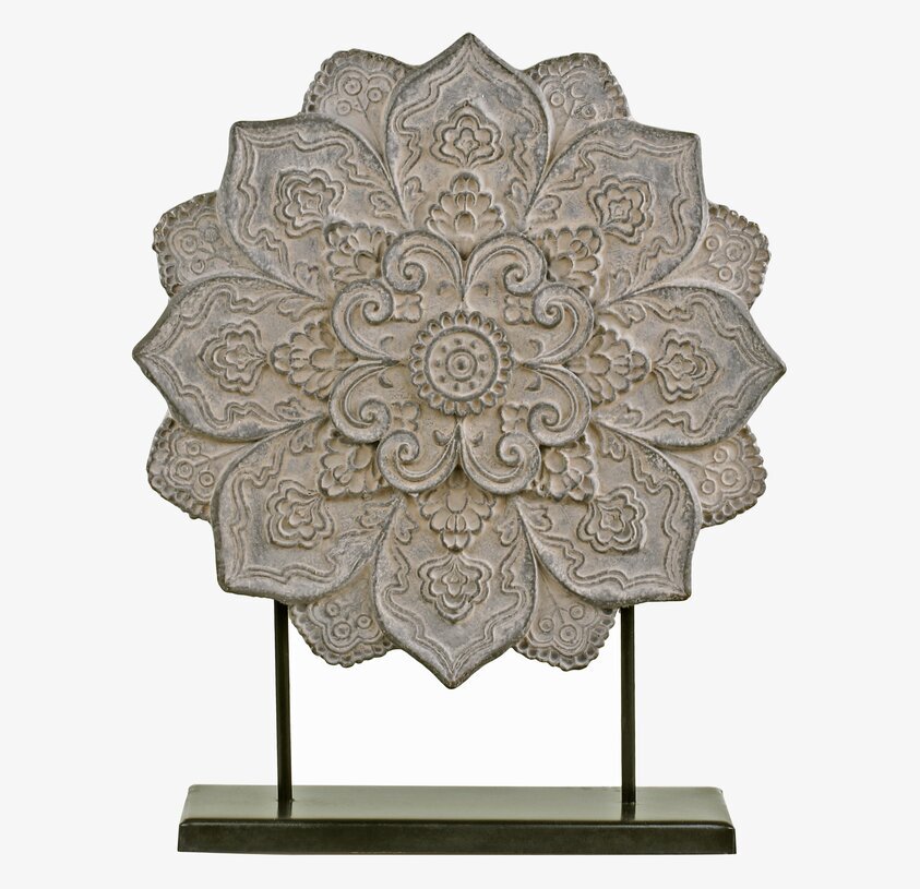 Blomdekor På Stativ från Chic Antique mot neutral bakgrund