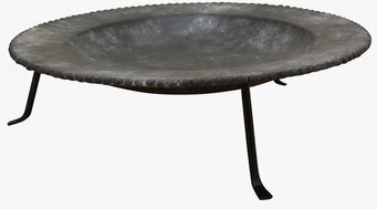 Fågelbad Låg Fot från Eldgarden i metall med rustik finish