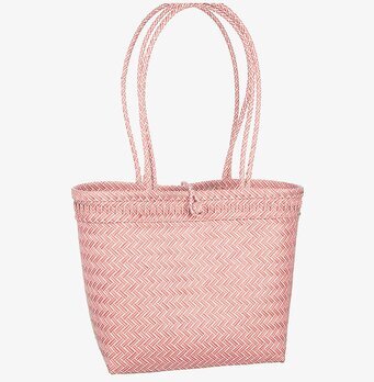 Flätad Väska Rosa från Different Design på vit bakgrund
